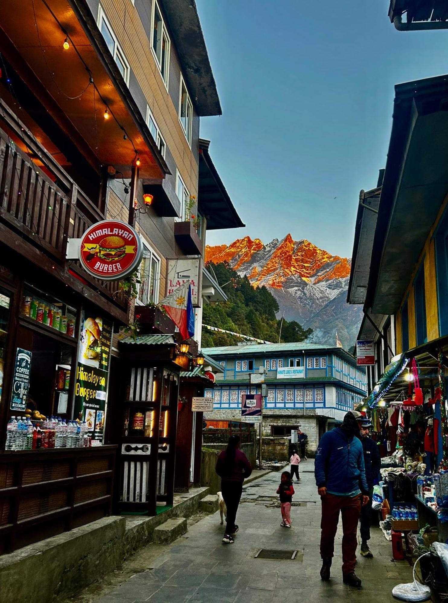 Lama Hotel - Cafe De Himalaya Lukla エクステリア 写真